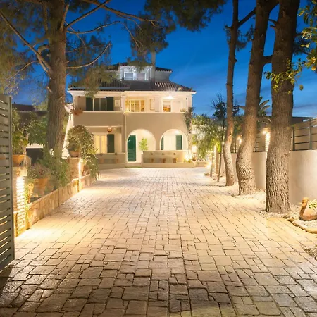 Porta Luxury Residence, By Tk Management