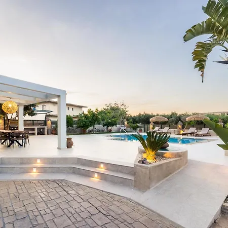 Porta Luxury Residence, By Tk Management Holiday home *