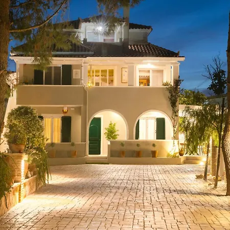 Porta Luxury Residence, By Tk Management *