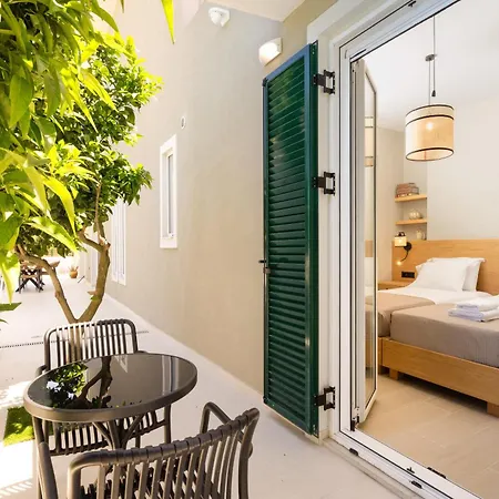 Porta Luxury Residence, By Tk Management *