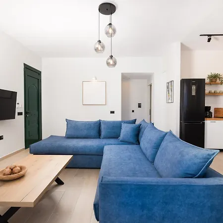 Porta Luxury Residence, By Tk Management *