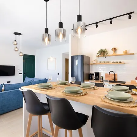 Porta Luxury Residence, By Tk Management *